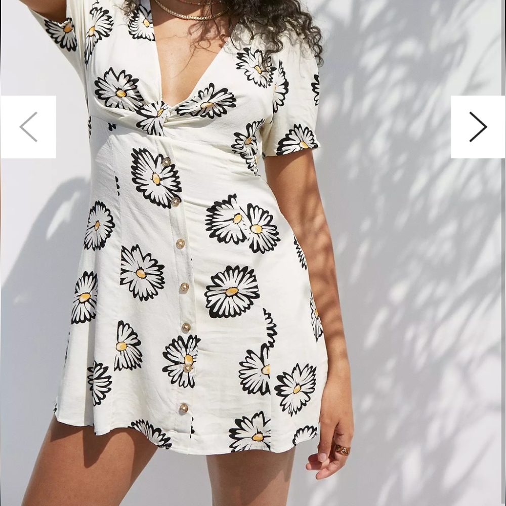 NWT Urban Outfitters Bettie Twist-Front Cream & Black Floral Mini Dress Small - Picture 2 of 8